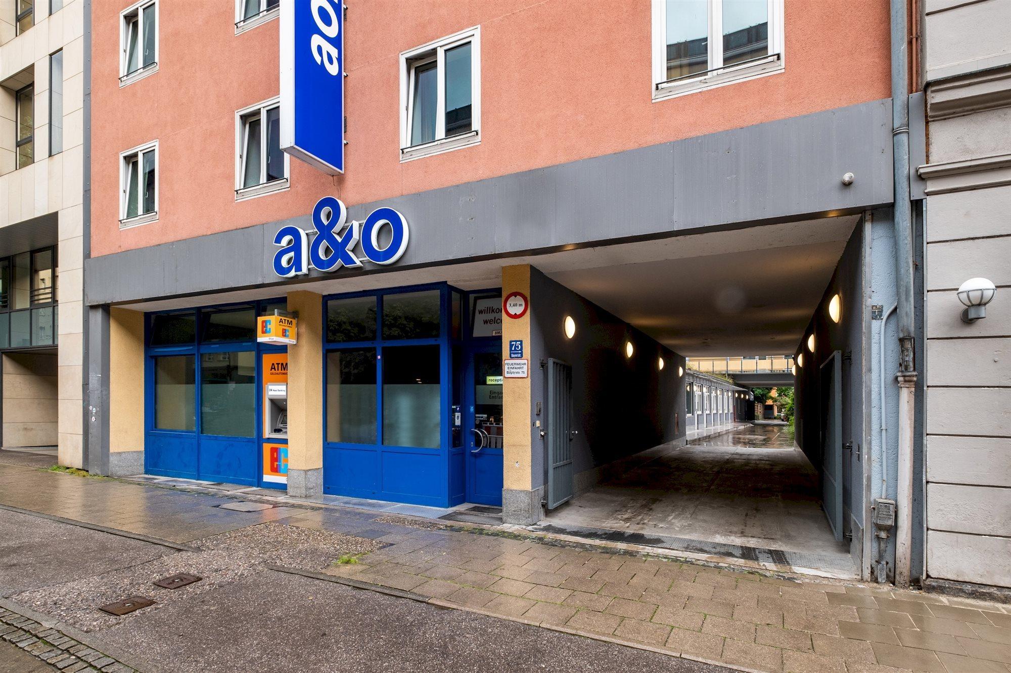 Hotel A&O Muenchen Hauptbahnhof Esterno foto