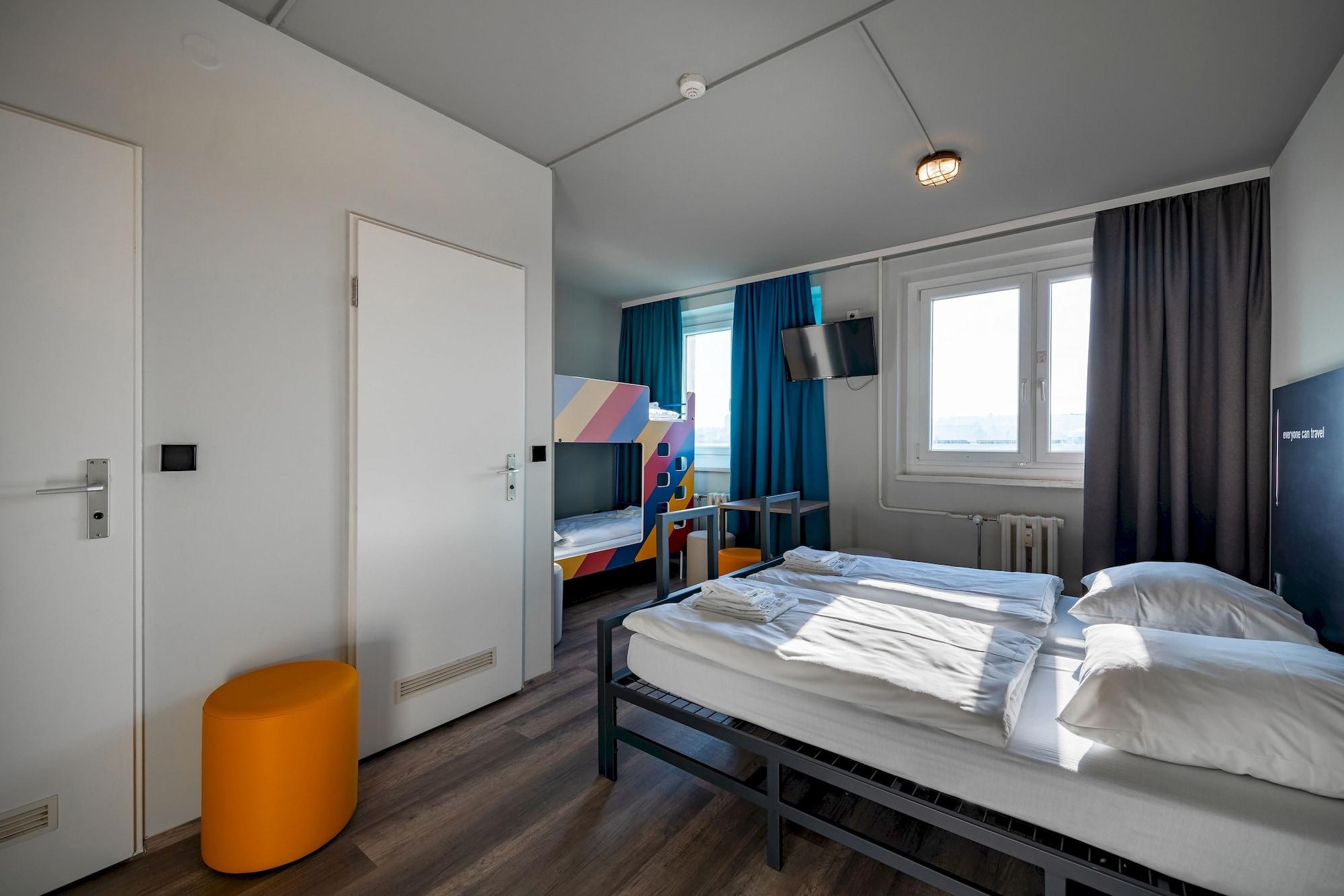 Hotel A&O Muenchen Hauptbahnhof Esterno foto