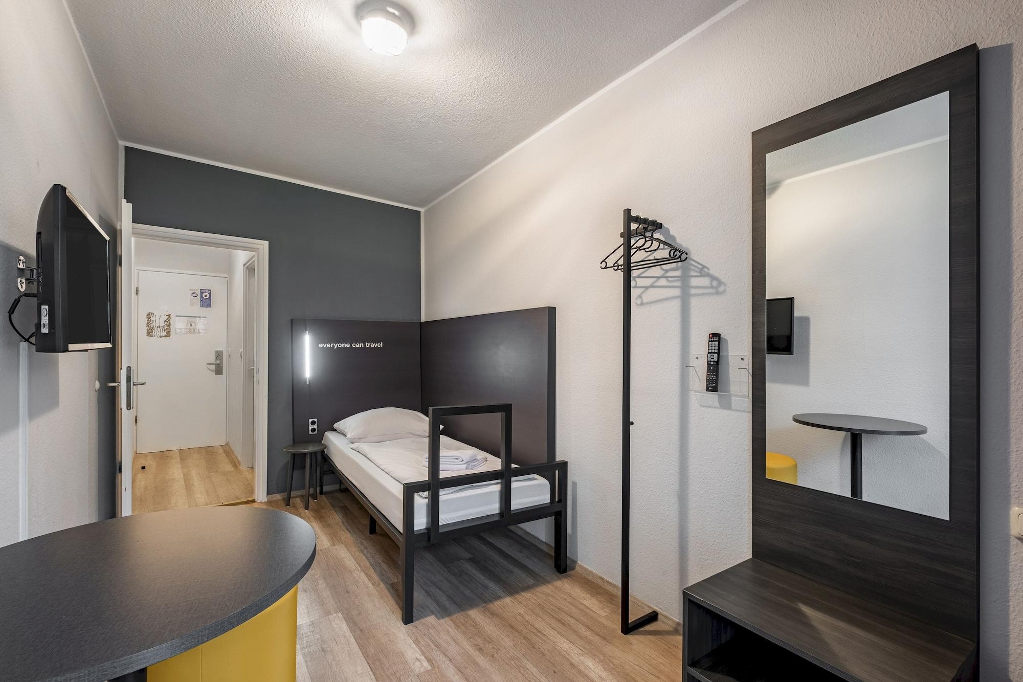 Hotel A&O Muenchen Hauptbahnhof Esterno foto
