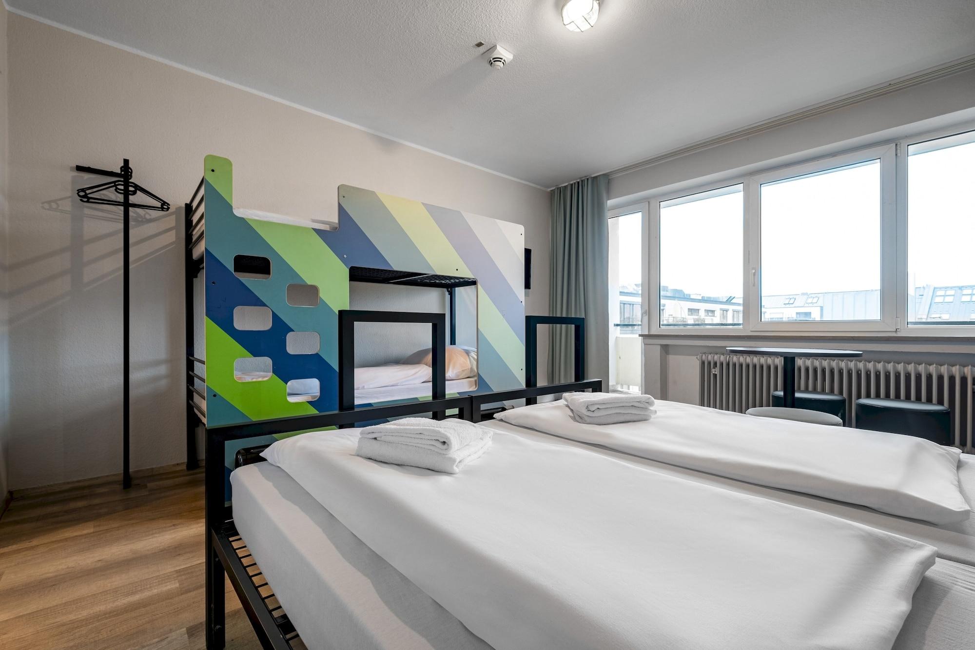 Hotel A&O Muenchen Hauptbahnhof Esterno foto
