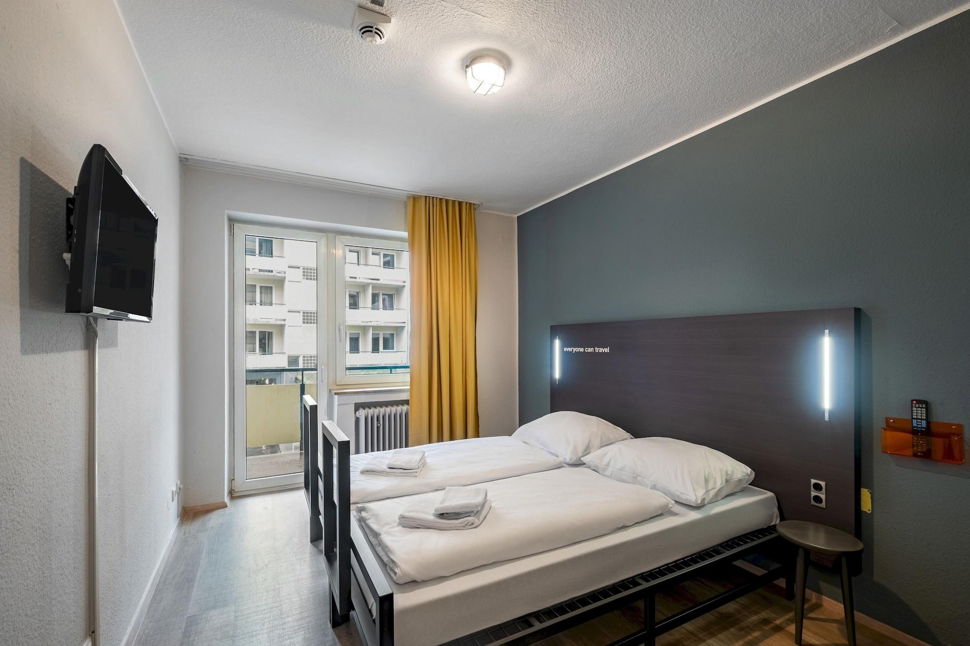 Hotel A&O Muenchen Hauptbahnhof Esterno foto