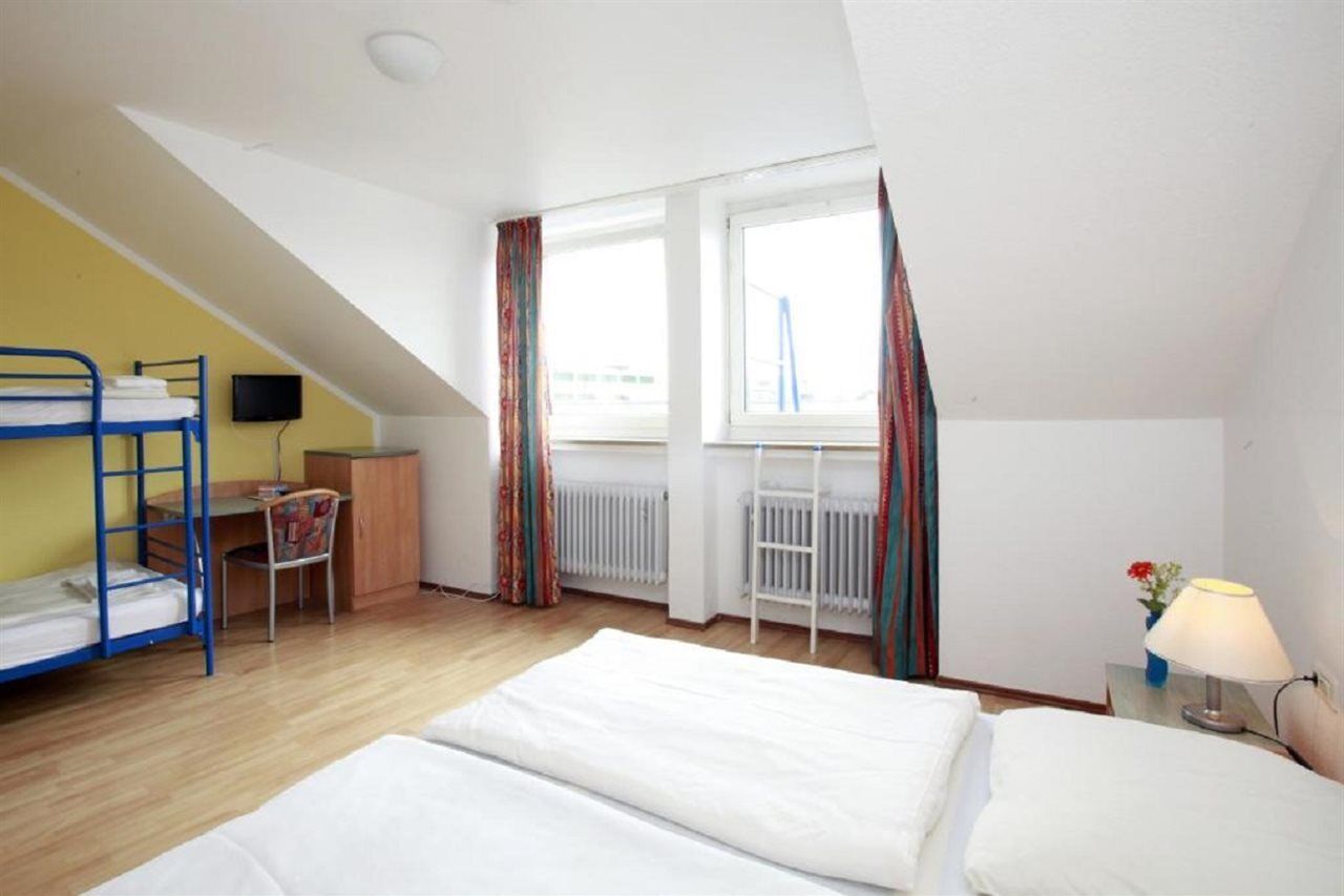 Hotel A&O Muenchen Hauptbahnhof Esterno foto